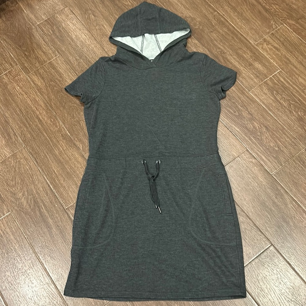 Sweatshirt Dress with pockets and a hoodie